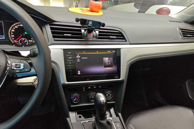 Used Volkswagen Lamando 2021 230TSI DSG Fashion Edition Audio And AC Panel