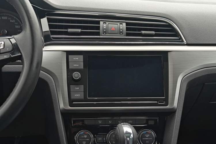 Used Volkswagen Lamando 2021 280TSI DSG Comfort Edition Audio And AC Panel