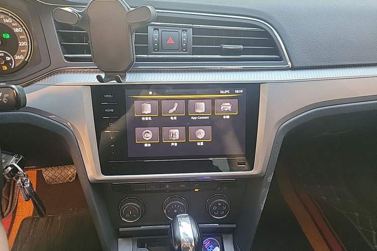 Used Volkswagen Lamando 2021 230TSI DSG Fashion Edition Audio And AC Panel