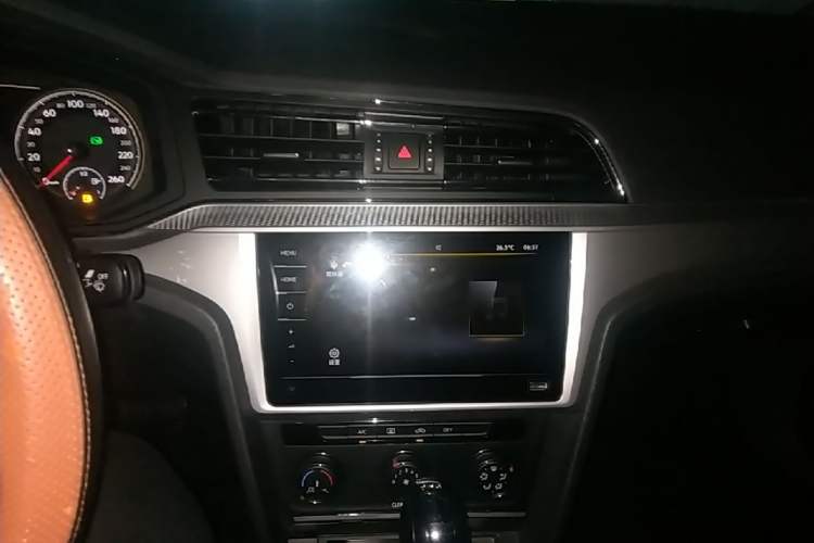 Used Volkswagen Lamando 2021 230TSI DSG Fashion Edition Audio And AC Panel