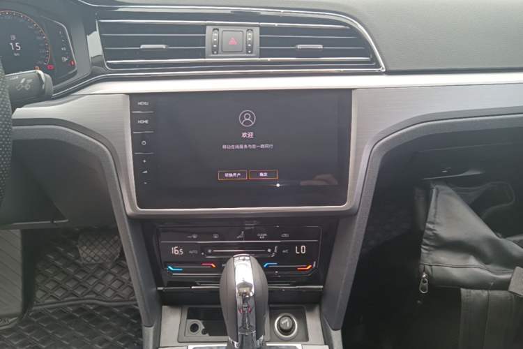Used Volkswagen Lamando 2021 280TSI DSG Comfort Edition Audio And AC Panel