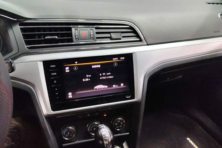 Used Volkswagen Lamando 2021 230TSI DSG Fashion Edition Audio And AC Panel
