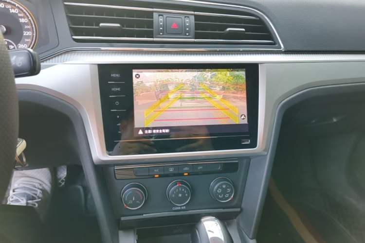 Used Volkswagen Lamando 2021 230TSI DSG Fashion Edition Audio And AC Panel