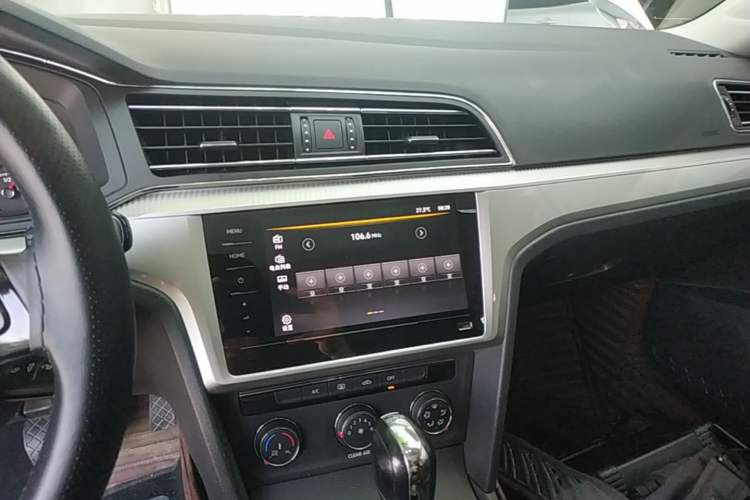 Used Volkswagen Lamando 2021 230TSI DSG Fashion Edition Audio And AC Panel