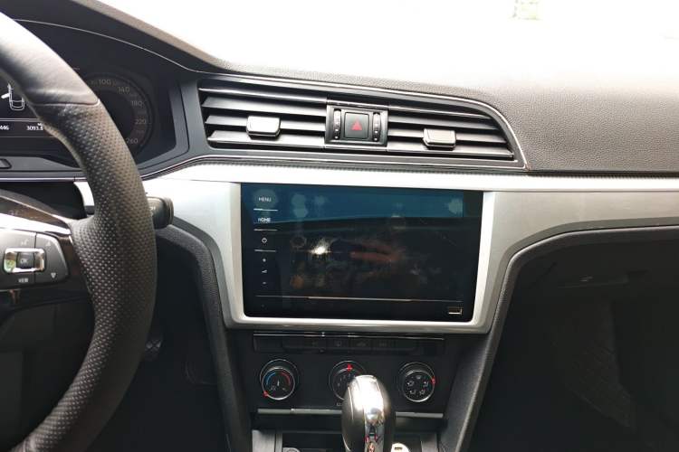 Used Volkswagen Lamando 2021 230TSI DSG Fashion Edition Audio And AC Panel