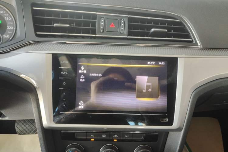 Used Volkswagen Lamando 2021 230TSI DSG Fashion Edition Audio And AC Panel