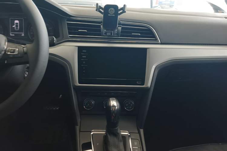 Used Volkswagen Lamando 2021 230TSI DSG Fashion Edition Audio And AC Panel