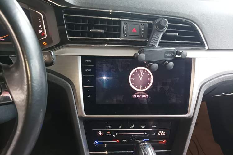 Used Volkswagen Lamando 2021 280TSI DSG Comfort Edition Audio And AC Panel
