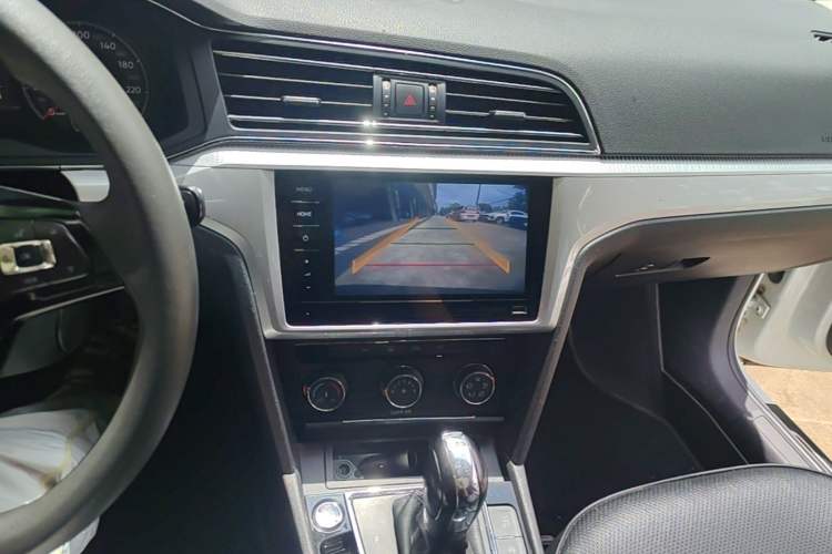 Used Volkswagen Lamando 2021 230TSI DSG Fashion Edition Audio And AC Panel