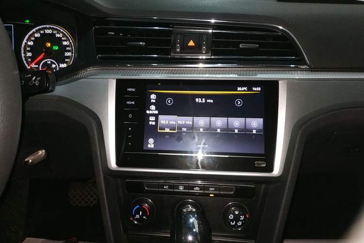 Used Volkswagen Lamando 2021 230TSI DSG Fashion Edition Audio And AC Panel