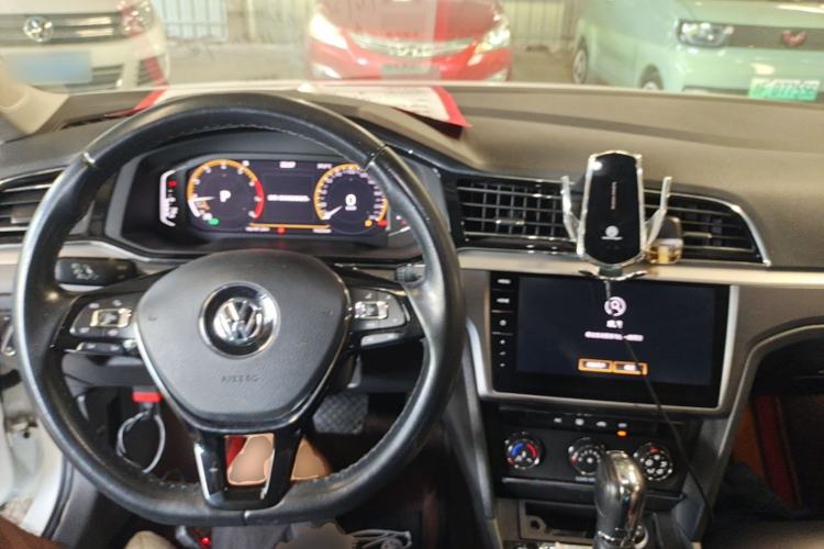 Used Volkswagen Lamando 2021 Facelift 280TSI DSG Comfort Edition (Manual Air Conditioning) Center Console