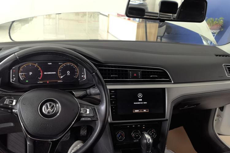 Used Volkswagen Lamando 2021 Facelift 280TSI DSG Comfort Edition (Manual Air Conditioning) Center Console