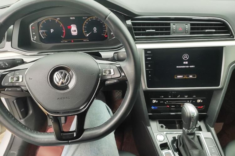 Used Volkswagen Lamando 2021 280TSI DSG Luxury Phantom Edition Center Console