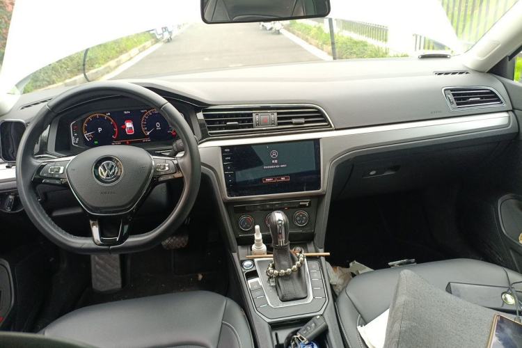 Used Volkswagen Lamando 2021 Facelift 280TSI DSG Comfort Edition (Manual Air Conditioning) Center Console