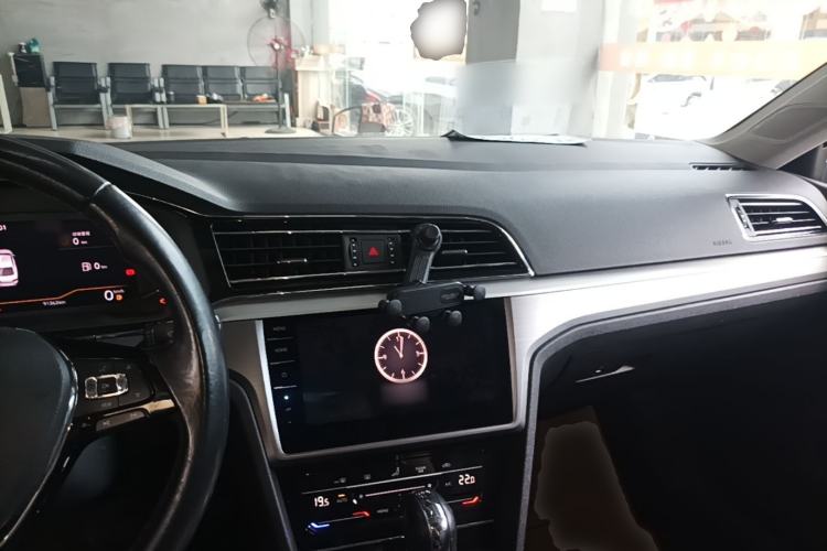 Used Volkswagen Lamando 2021 280TSI DSG Comfort Edition Center Console
