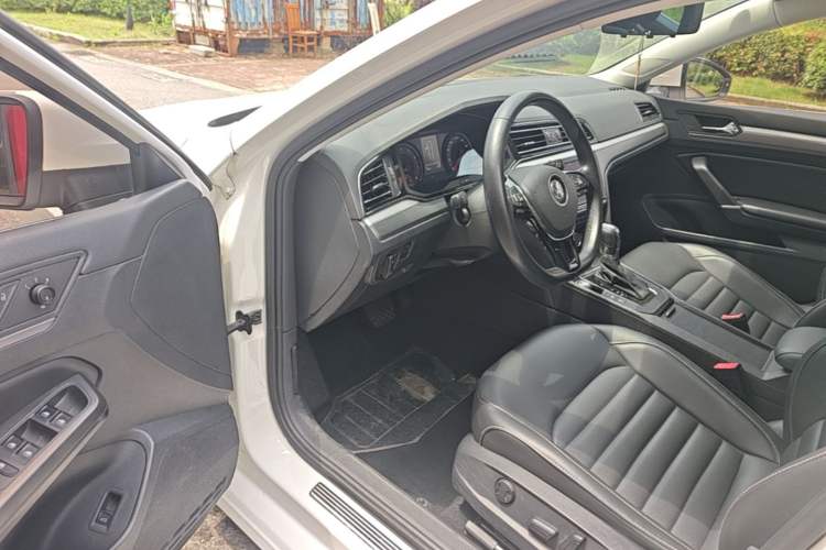 Used Volkswagen Lamando 2021 280TSI DSG Comfort Edition Driver Seat