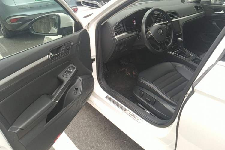 Used Volkswagen Lamando 2021 280TSI DSG Comfort Edition Driver Seat