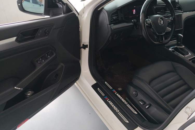 Used Volkswagen Lamando 2021 280TSI DSG Comfort Edition Driver Seat