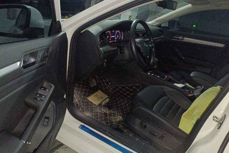 Used Volkswagen Lamando 2021 280TSI DSG Comfort Edition Driver Seat