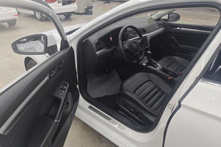 Used Volkswagen Lamando 2021 280TSI DSG Comfort Edition Driver Seat