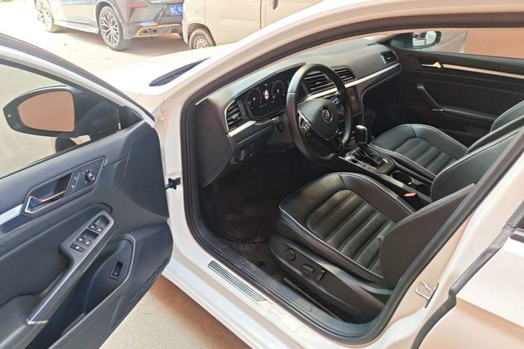 Used Volkswagen Lamando 2021 280TSI DSG Luxury Phantom Edition Driver Seat