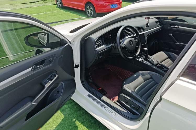 Used Volkswagen Lamando 2021 280TSI DSG Comfort Edition Driver Seat
