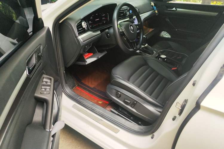 Used Volkswagen Lamando 2021 280TSI DSG Comfort Edition Driver Seat