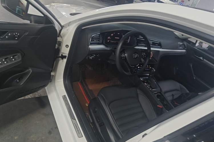Used Volkswagen Lamando 2021 280TSI DSG Comfort Edition Driver Seat