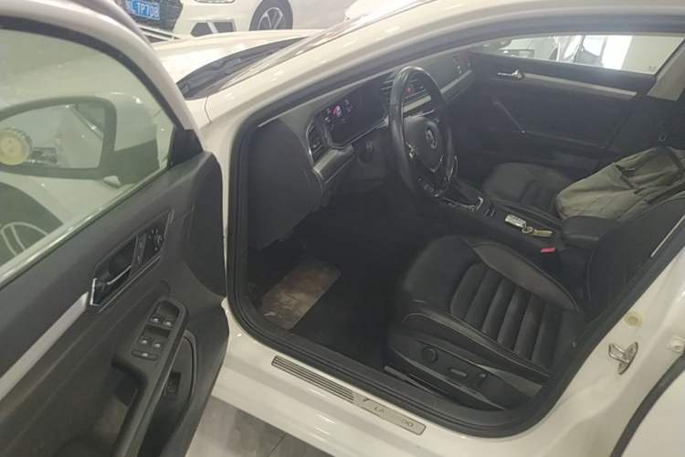 Used Volkswagen Lamando 2021 280TSI DSG Luxury Phantom Edition Driver Seat