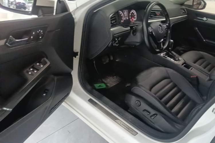 Used Volkswagen Lamando 2021 280TSI DSG Comfort Edition Driver Seat