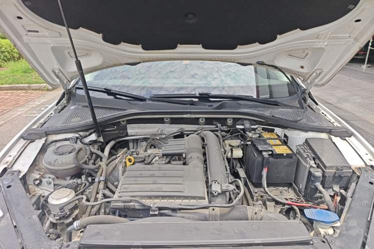 Used Volkswagen Lamando 2021 280TSI DSG Comfort Edition Engine Bay
