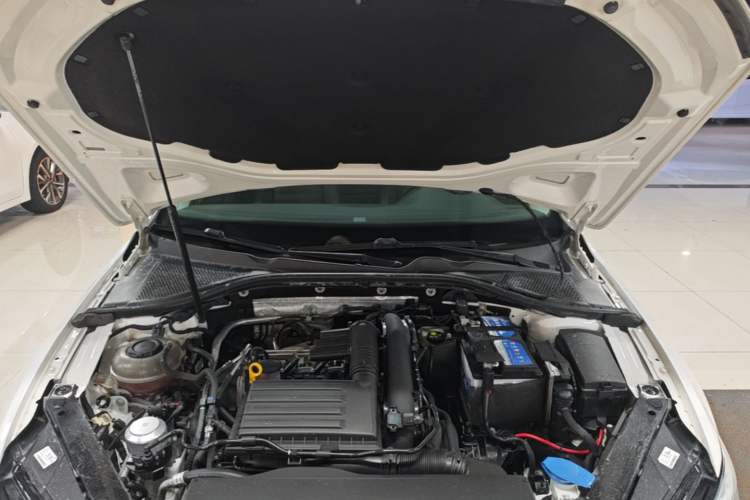 Used Volkswagen Lamando 2021 280TSI DSG Comfort Edition Engine Bay