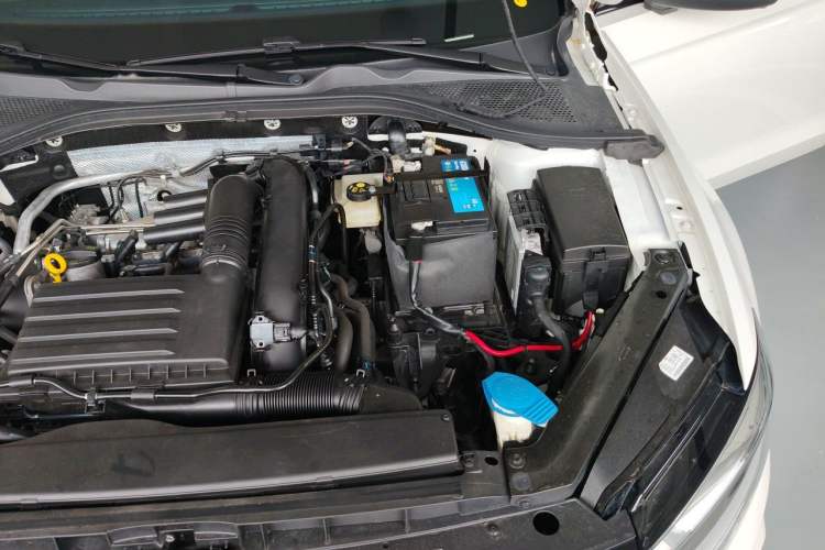 Used Volkswagen Lamando 2021 280TSI DSG Comfort Edition Engine Bay Left