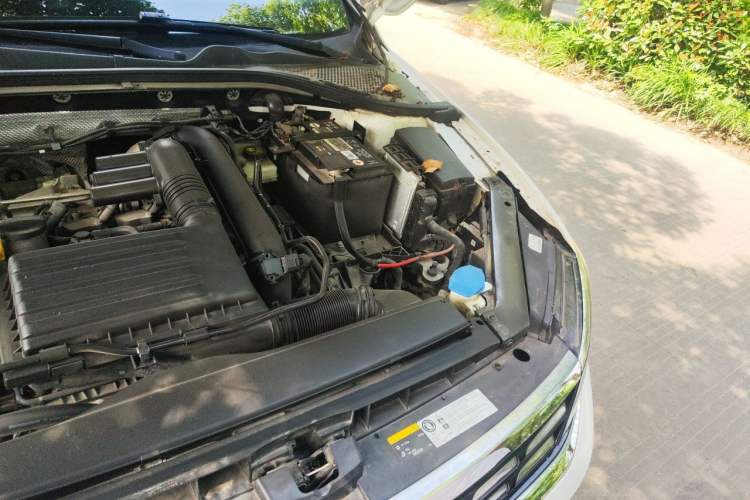 Used Volkswagen Lamando 2021 280TSI DSG Comfort Edition Engine Bay Left