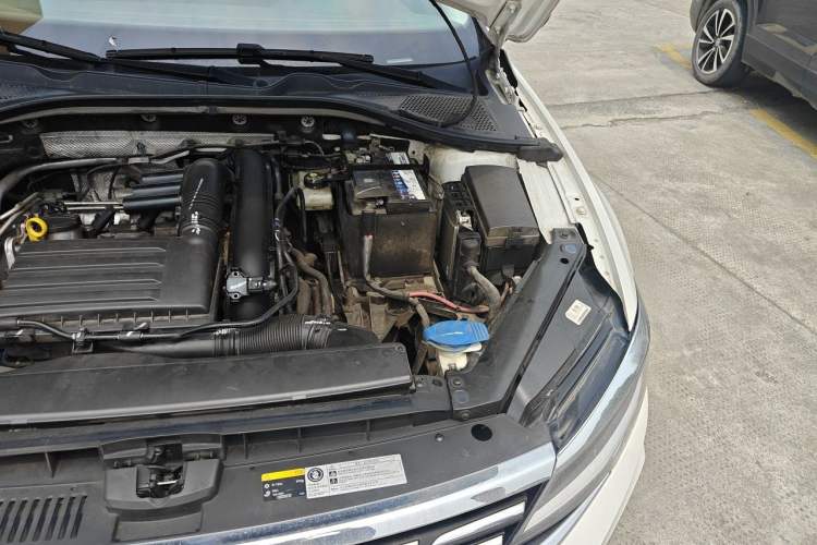 Used Volkswagen Lamando 2021 280TSI DSG Comfort Edition Engine Bay Left