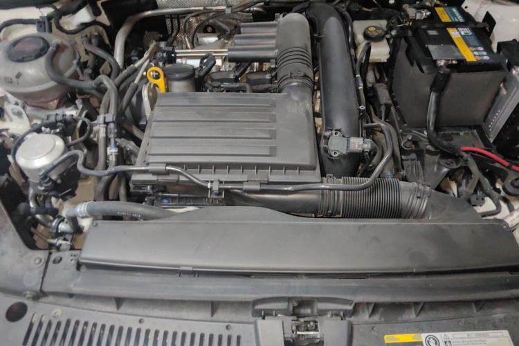 Used Volkswagen Lamando 2021 280TSI DSG Comfort Edition Engine Bay