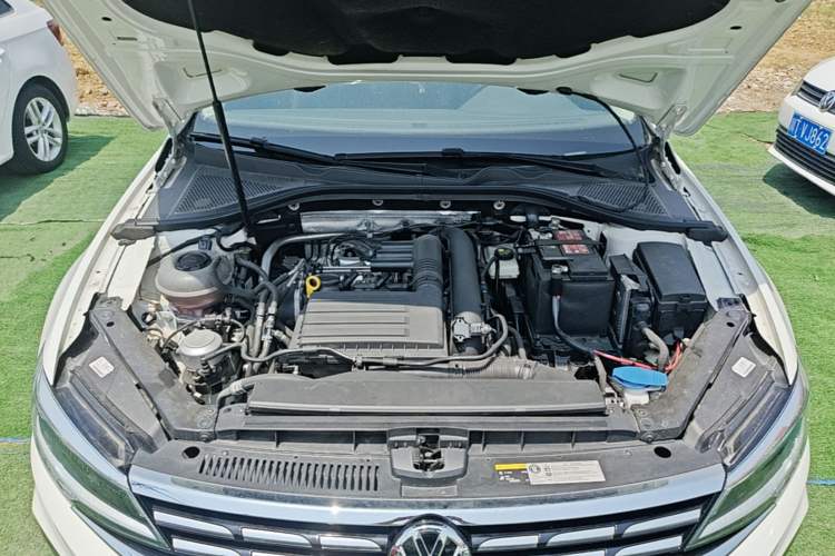 Used Volkswagen Lamando 2021 280TSI DSG Comfort Edition Engine Bay