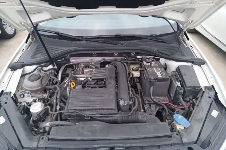 Used Volkswagen Lamando 2021 280TSI DSG Comfort Edition Engine Bay