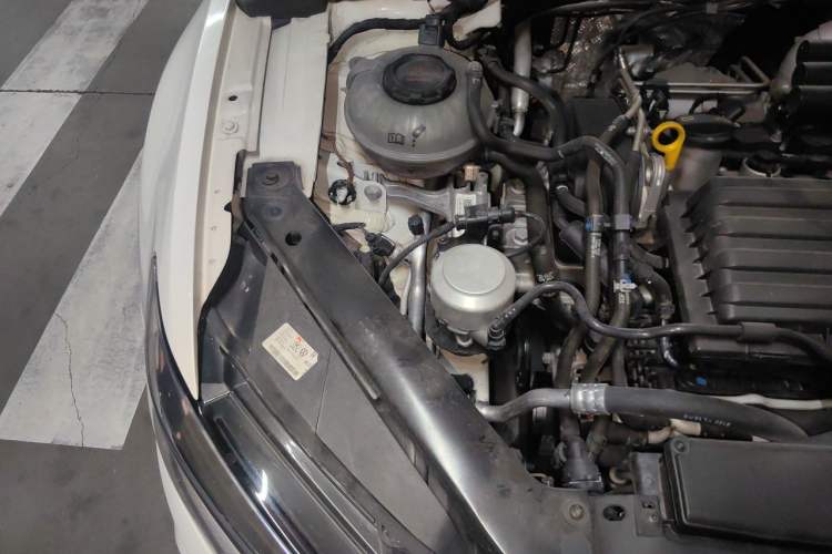 Used Volkswagen Lamando 2021 280TSI DSG Comfort Edition Engine Bay Right