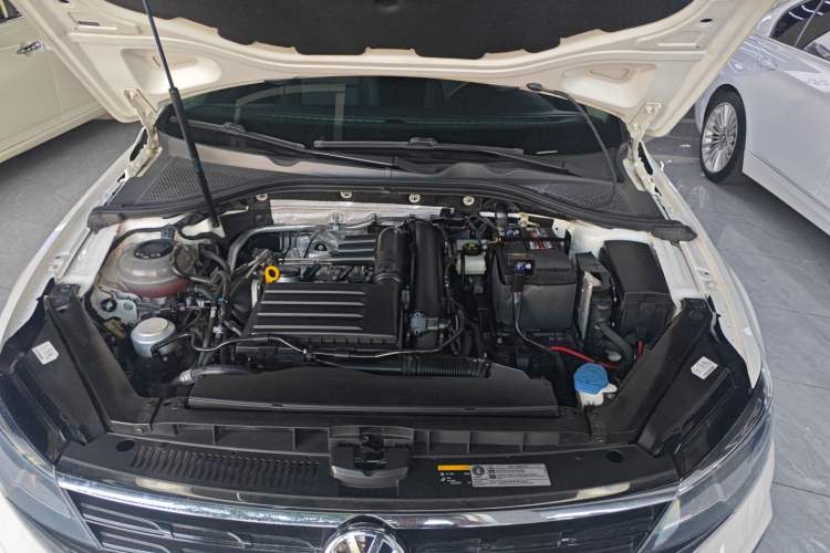 Used Volkswagen Lamando 2021 230TSI DSG Fashion Edition Engine Bay