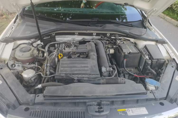 Used Volkswagen Lamando 2021 280TSI DSG Comfort Edition Engine Bay