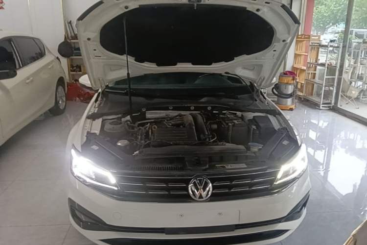 Used Volkswagen Lamando 2021 280TSI DSG Comfort Edition Engine Bay