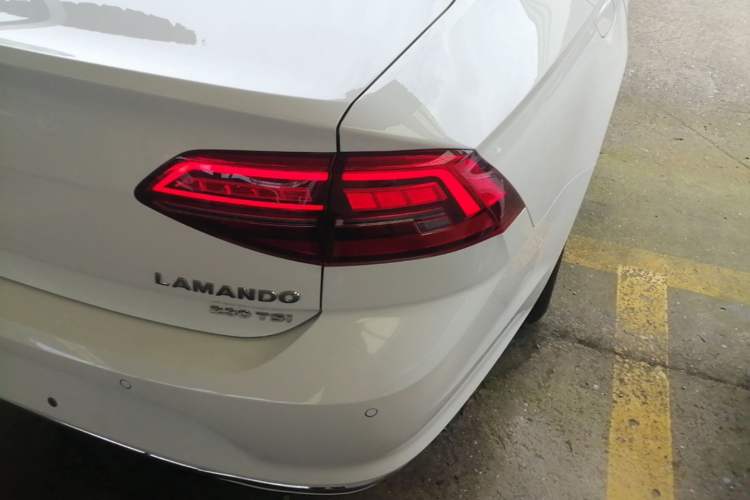 Used Volkswagen Lamando 2021 230TSI DSG Fashion Edition Exterior 3