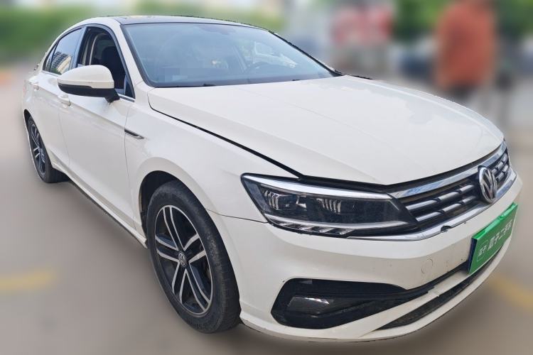 Used Volkswagen Lamando 2021 280TSI DSG Comfort Edition Front Right 45 Deg