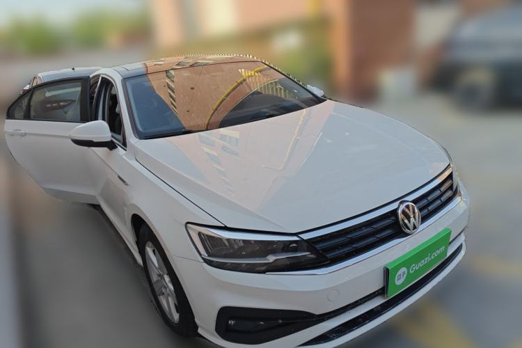 Used Volkswagen Lamando 2021 230TSI DSG Fashion Edition Front Right 45 Deg