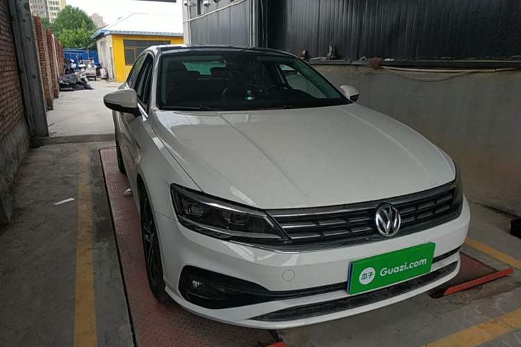 Used Volkswagen Lamando 2021 280TSI DSG Comfort Edition Front Right 45 Deg