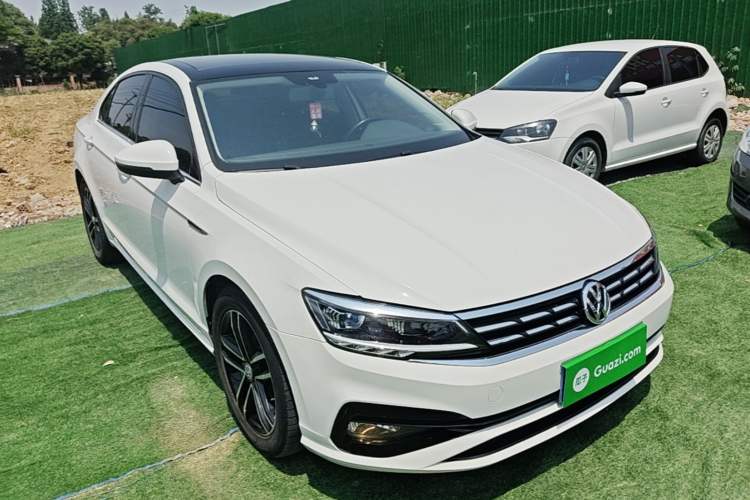 Used Volkswagen Lamando 2021 280TSI DSG Comfort Edition Front Right 45 Deg