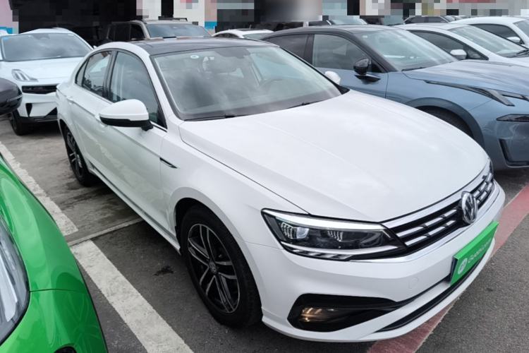 Used Volkswagen Lamando 2021 280TSI DSG Comfort Edition Front Right 45 Deg