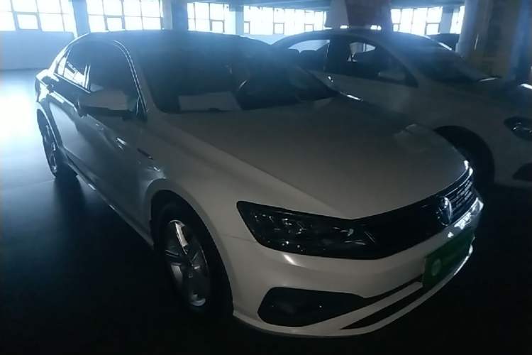 Used Volkswagen Lamando 2021 230TSI DSG Fashion Edition Front Right 45 Deg