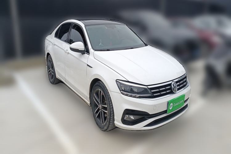Used Volkswagen Lamando 2021 280TSI DSG Comfort Edition Front Right 45 Deg
